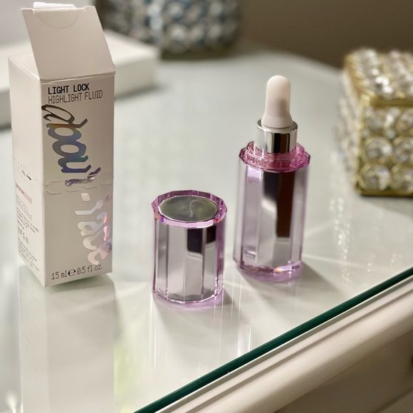 About Face Highlighter - Picture 2 of 3